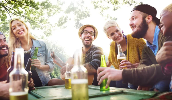 Arkadaşlar kavramı asılı