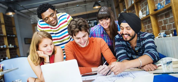 Gruppe von Designern plant Innenausstattung — Stockfoto