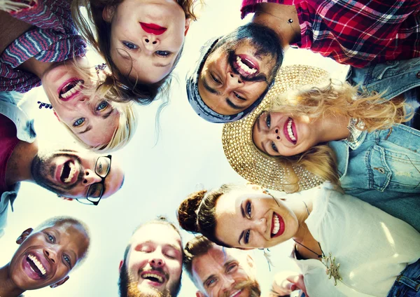 Grupo de amigos Huddle, conceito de festa — Fotografia de Stock