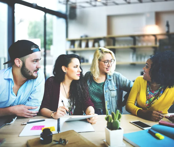 Menschen bei Besprechungen, Kommunikationskonzept — Stockfoto