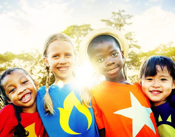 Freundschaft und Miteinander der Kinder — Stockfoto