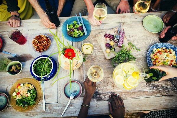 Alimentos saudáveis no conceito de mesa — Fotografia de Stock