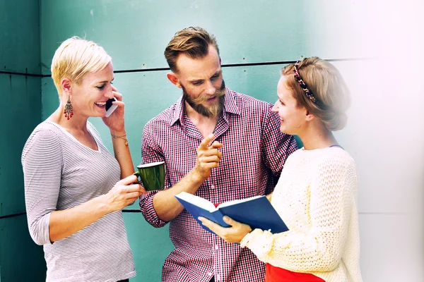 Vrienden opknoping Concept — Stockfoto