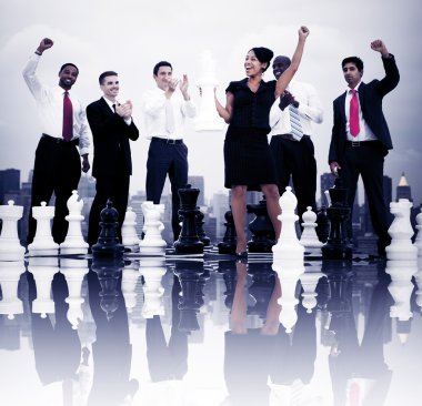 iş adamları ile satranç kutluyor