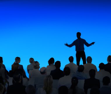 İş adamları kurumsal tartışma sırasında