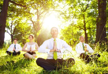 İş adamları meditasyon
