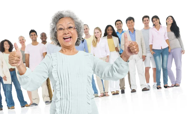 Diversità persone in piedi insieme — Foto Stock