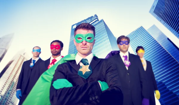 Üzletemberek a szuperhős-jelmezek — Stock Fotó