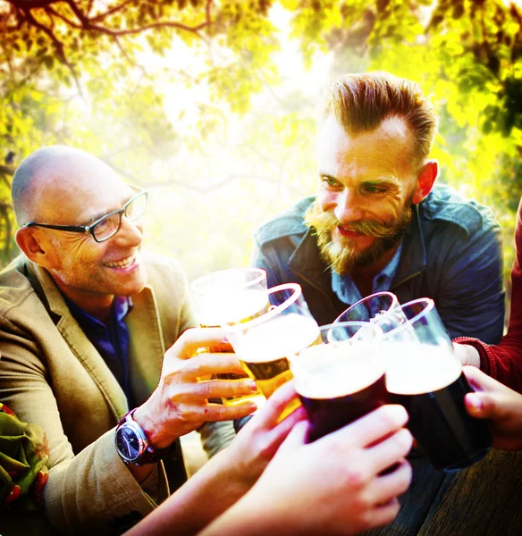 Friends hanging out at outdoors party — Stock Photo, Image