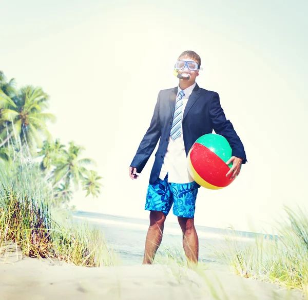 Homme d'affaires à la plage en vacances Concept — Photo