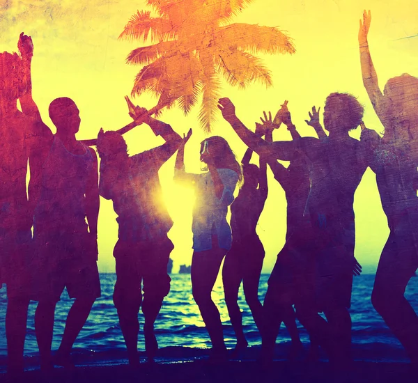 Människor har fest på stranden Concept — Stockfoto