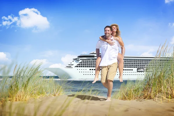 Concepto de verano de vacaciones de crucero en pareja — Foto de Stock