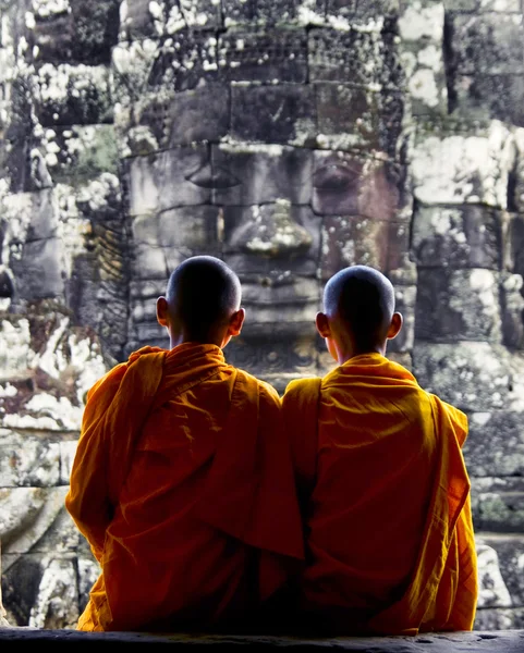 Rahipler, Angkor Wat düşünürken, — Stok fotoğraf