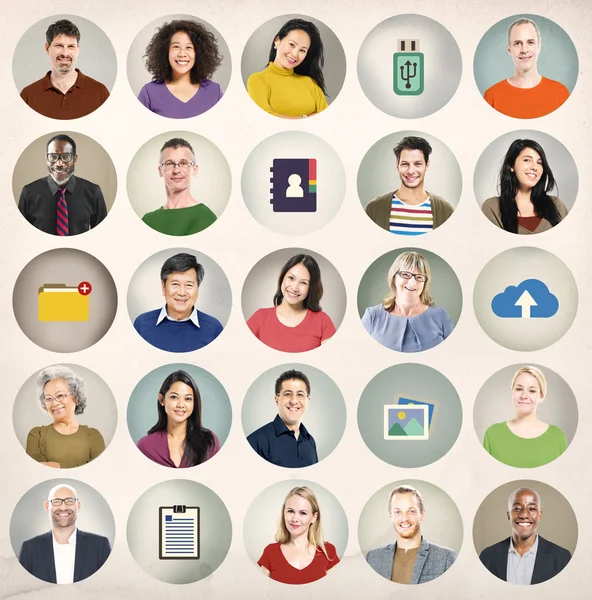 Diversiteit mensen en Cloud Computing Concept — Stockfoto