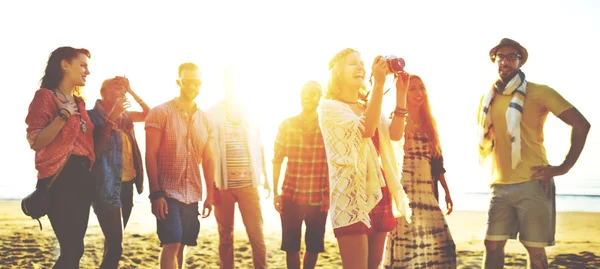 Stranden sommaren vänner Bonding koncept — Stockfoto