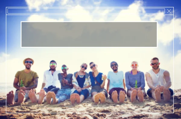 Cheerful friends hanging out on the beach party — Stock Photo, Image