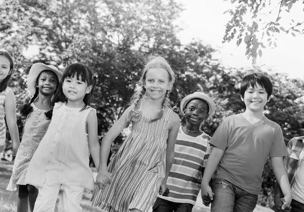 Amistad infantil diversa — Foto de Stock