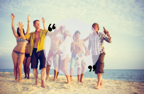 Happy group of friends at beach party — Stock Photo, Image