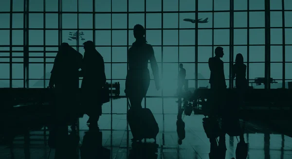 Silhouettes of business people in the airport — Stock Photo, Image