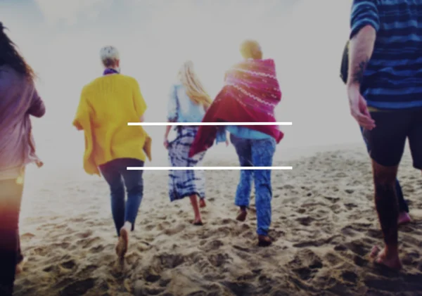 Happy friends on the beach — Stock Photo, Image