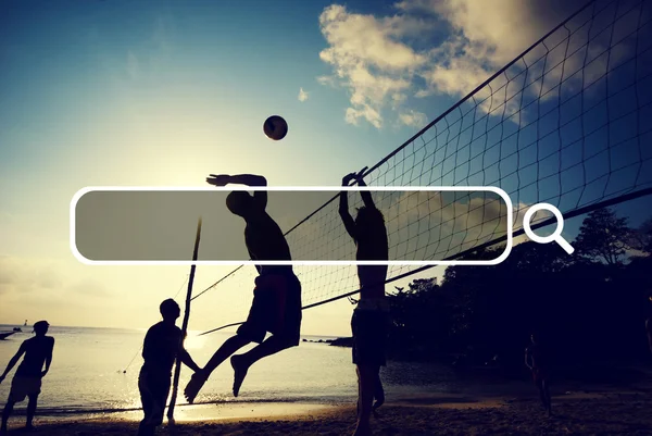 Les gens qui jouent au beach volley — Photo