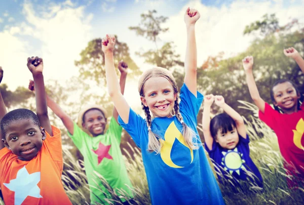 Amistad infantil diversa — Foto de Stock