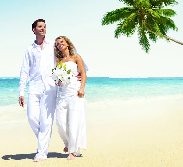 Par på stranden, äktenskap koncept — Stockfoto