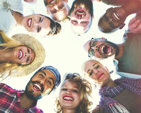 Friends Huddle Junte-se ao conceito de festa de férias — Fotografia de Stock