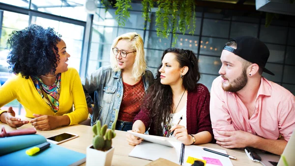 Diverse college students brainstorming in classroom — Stock Photo, Image