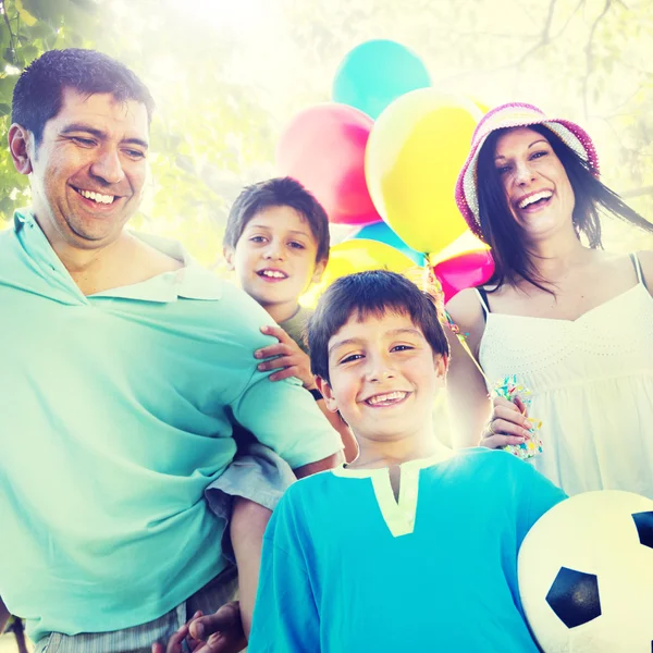 Familie geluk ouders vakantie — Stockfoto