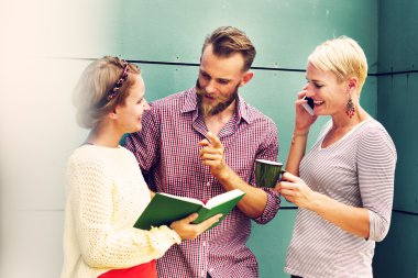 Grup insanlar sohbet kavramının