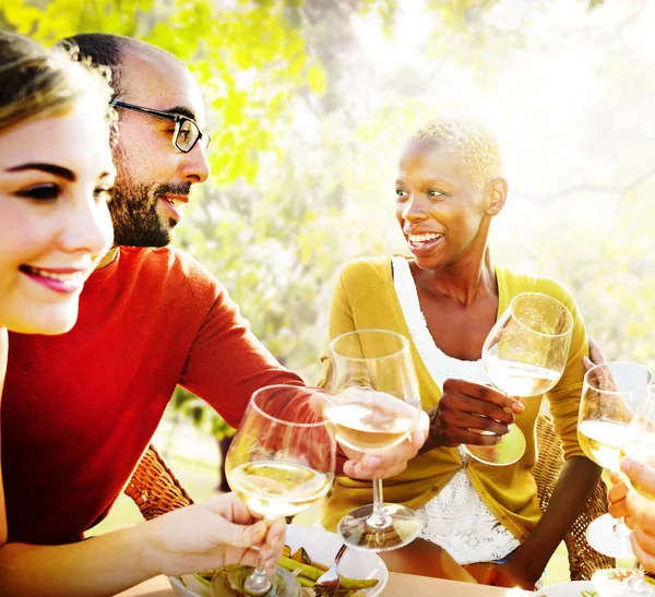 Friends hanging out at outdoors party — Stock Photo, Image