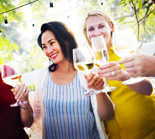 Diversas personas al aire libre — Foto de Stock