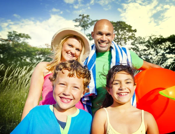 Familia Niños Padres Juguetón — Foto de Stock