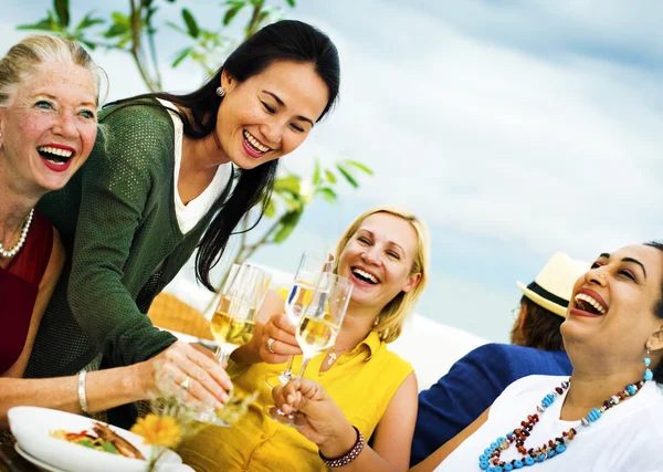 Friends hanging out on party at rooftop restaurant — Stock Photo, Image