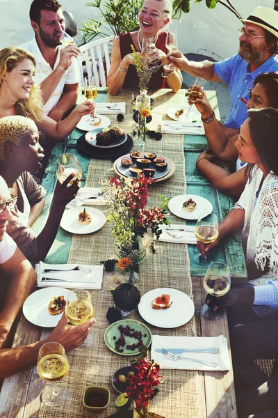 Diverse mensen buiten — Stockfoto