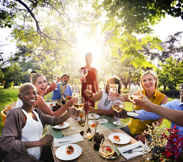 People Having Luncheon in Garden — Stock Photo, Image