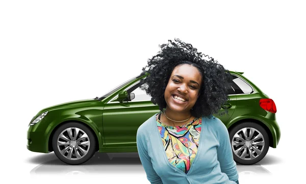 Femme avec voiture verte derrière — Photo