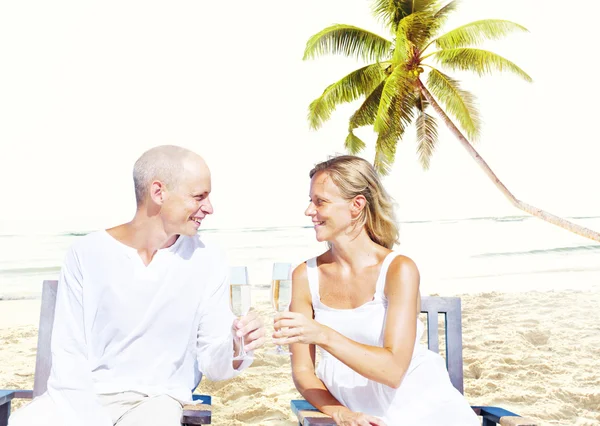 Casal romântico no conceito de praia — Fotografia de Stock