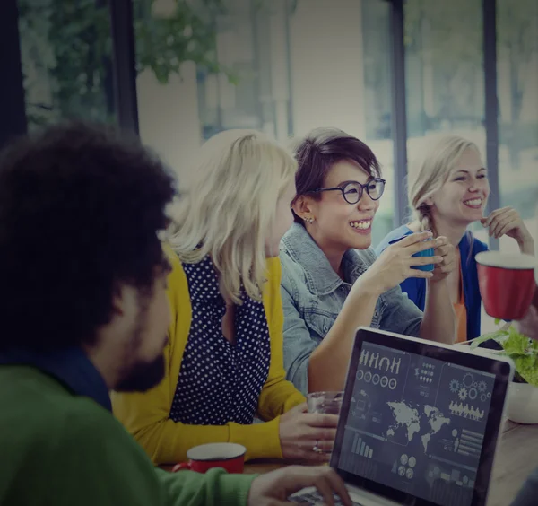 Grupo de gente de negocios alegre y diversa —  Fotos de Stock