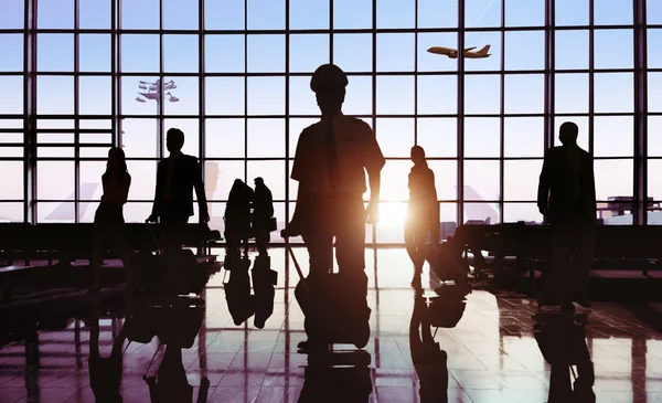 Grupo de Empresarios en el Aeropuerto —  Fotos de Stock