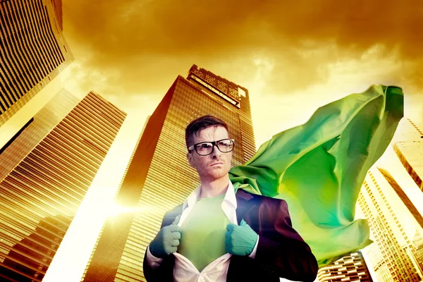 Hombre de negocios fuerte del superhéroe — Foto de Stock