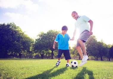 çocuk babası kavramı futbol oynamak