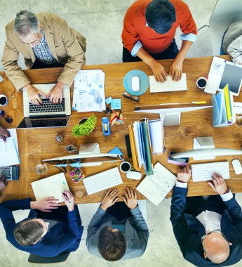 함께 일 하는 사람들의 다 인종 그룹