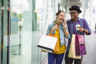 Kaç alışveriş açık havada kavramı