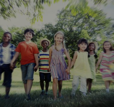 Farklı çocuklar dostluk