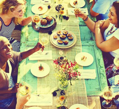 Komşular parti kavramı içme