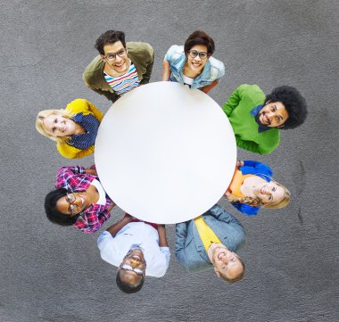 Farklı insanlar ve arkadaşlık beraberlik kavramı