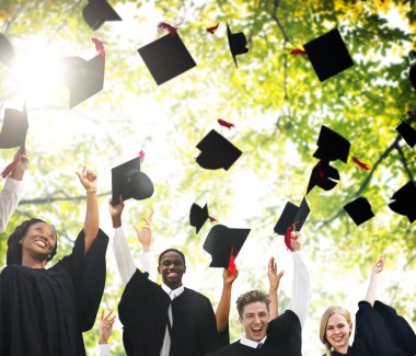 Öğrencilerin mezuniyet kavramı kutlama