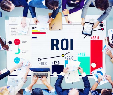 İş adamları toplantı ve yatırım getirisi kavramı